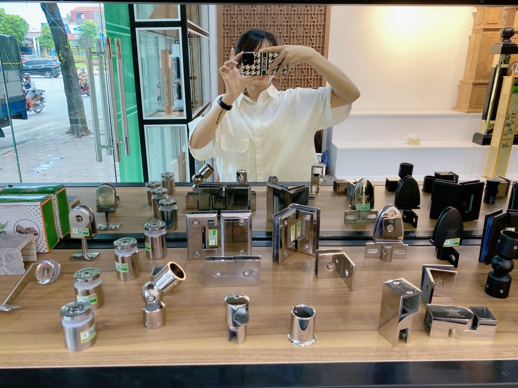 phụ kiện vách kính tắm