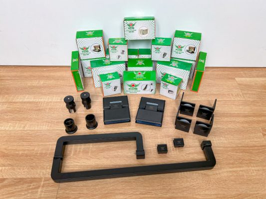 giá phụ kiện vách kính phòng tắm