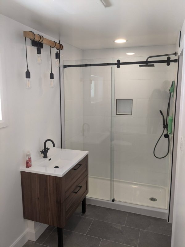 phòng tắm cửa lùa